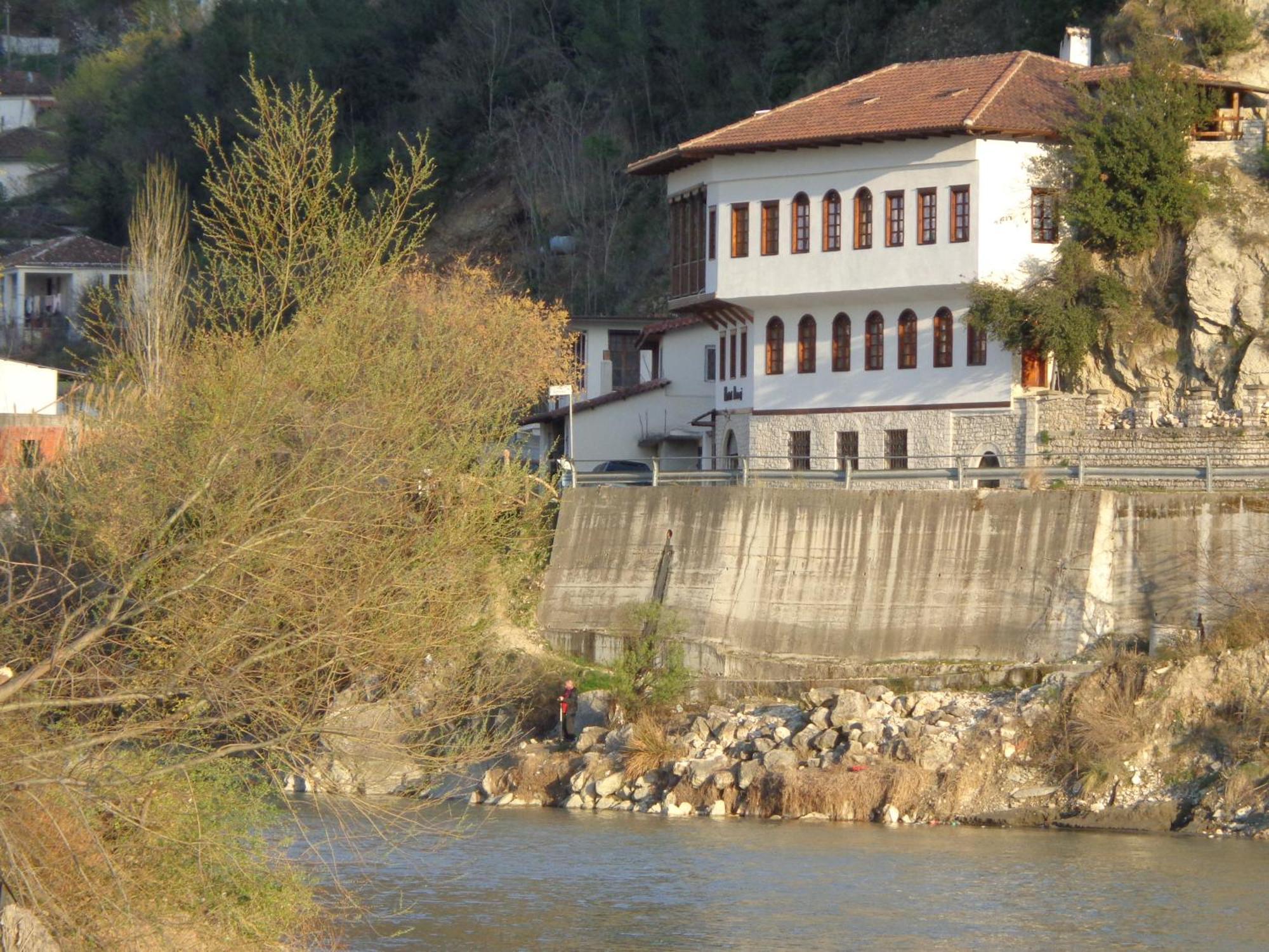 Hotel Demaj Berati Exterior foto